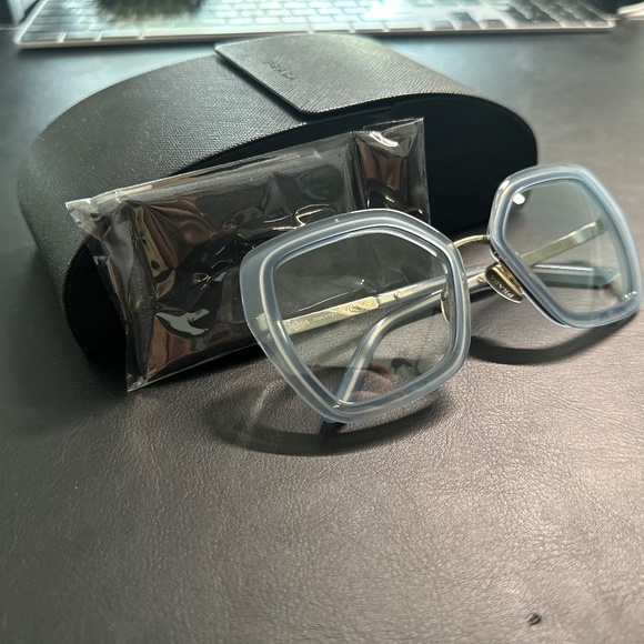 Prada sunglasses - Picture 1 of 5
